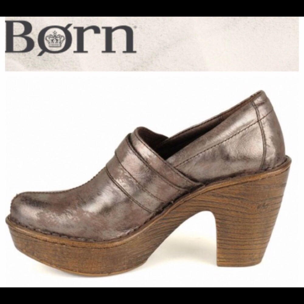 Size 6.5 Born platform clogs in metallic brown. Enjoy & happy shopping!